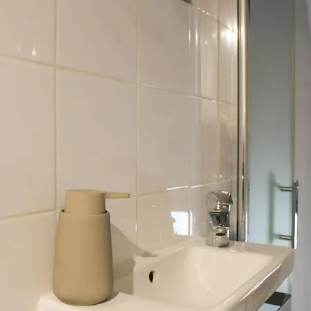Charming Little Duplex House In 18th *