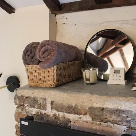 Charming Little Duplex House In 18th Casa vacanze *